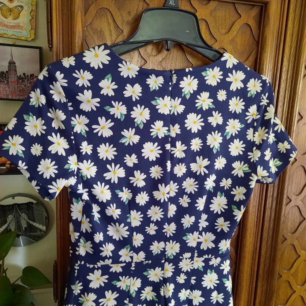 Old Navy Printed Ponte-Knit Sheath Dress - Navy Daisy Print, Size XS - Picture 9 of 16
